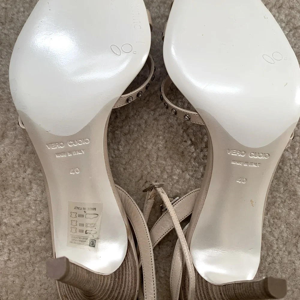 Neiman Marcus Cream Leather Heeled Sandals With Crystal Studs Size 10